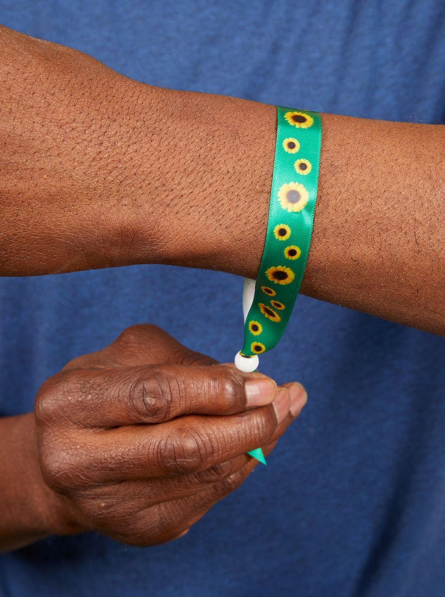 Zestaw 100 Materiałowych Opasek na Nadgarstek Słonecznika